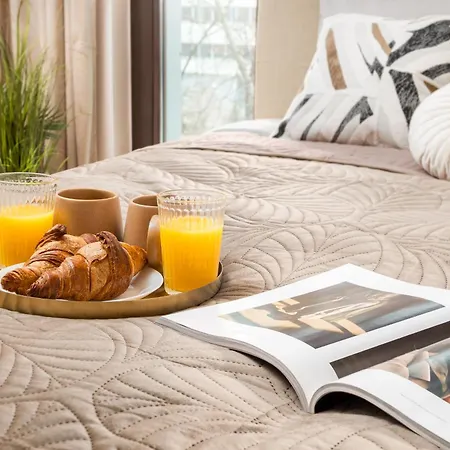 Lovely Boutique Studios 2X1Br Nearby Chopin Airport & 15 Min To Centre By Tram Warsaw Exterior photo