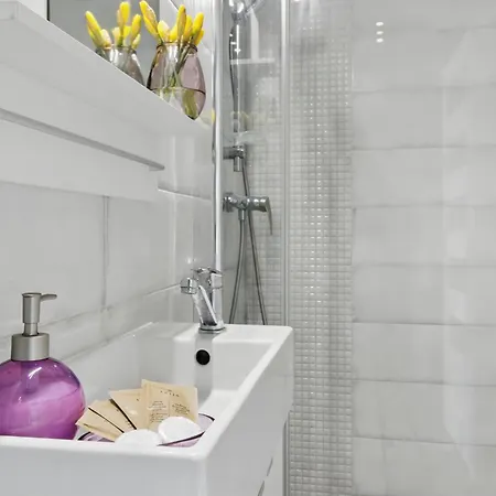 Lovely Boutique Studios 2X1Br Nearby Chopin Airport & 15 Min To Centre By Tram Warsaw Exterior photo