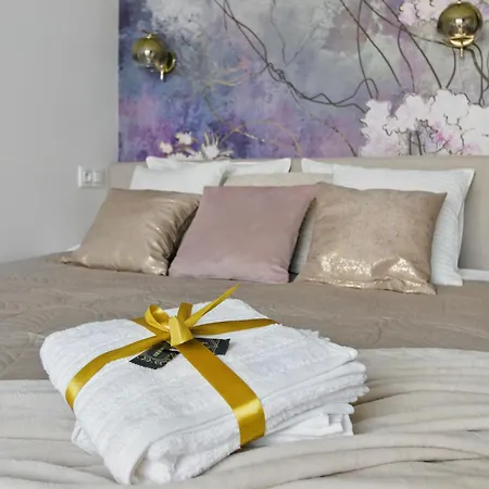Lovely Boutique Studios 2X1Br Nearby Chopin Airport & 15 Min To Centre By Tram Warsaw Exterior photo