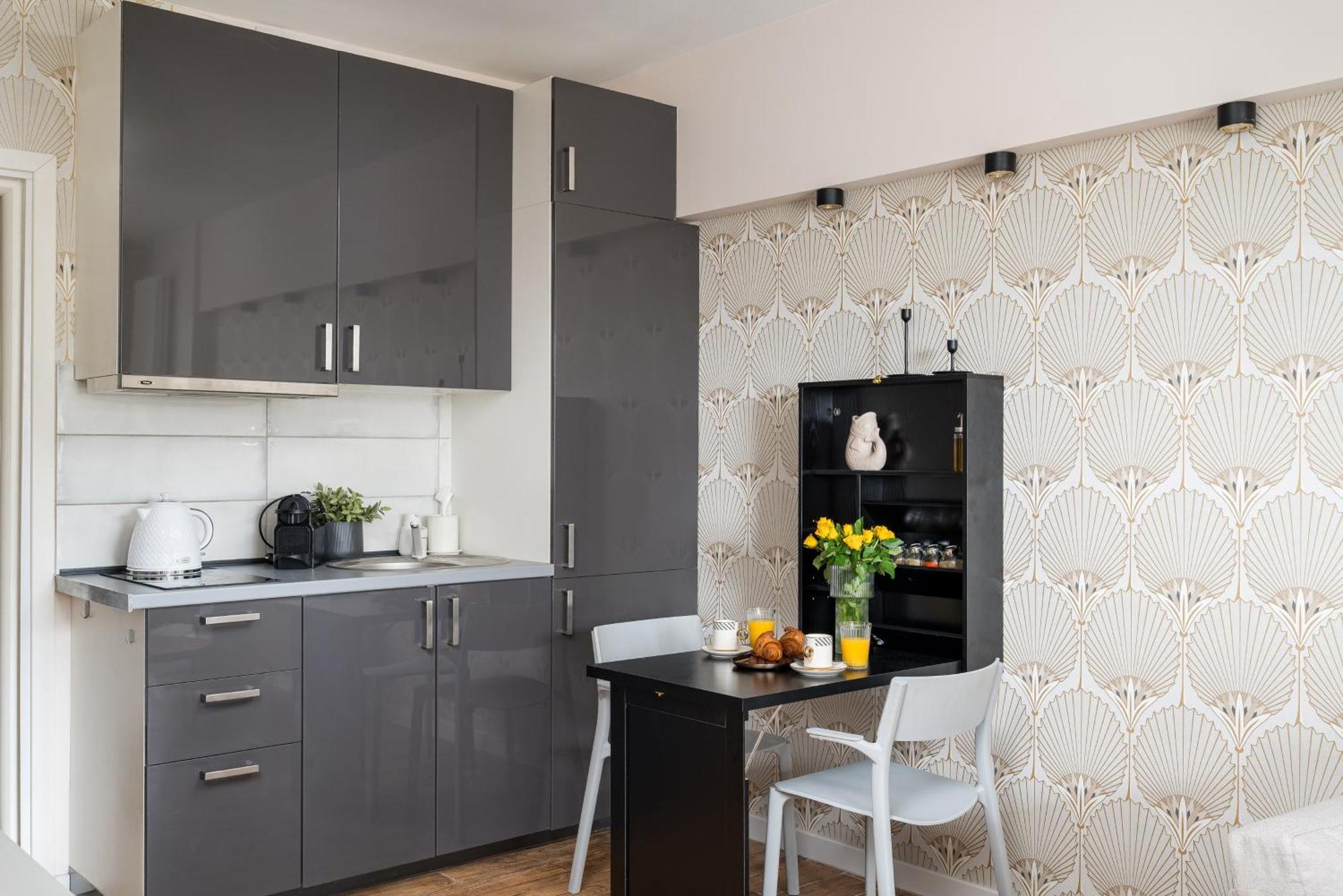 Lovely Boutique 2x1br Nearby Chopin Airport & 15 Min To Centre By Tram Apartment *