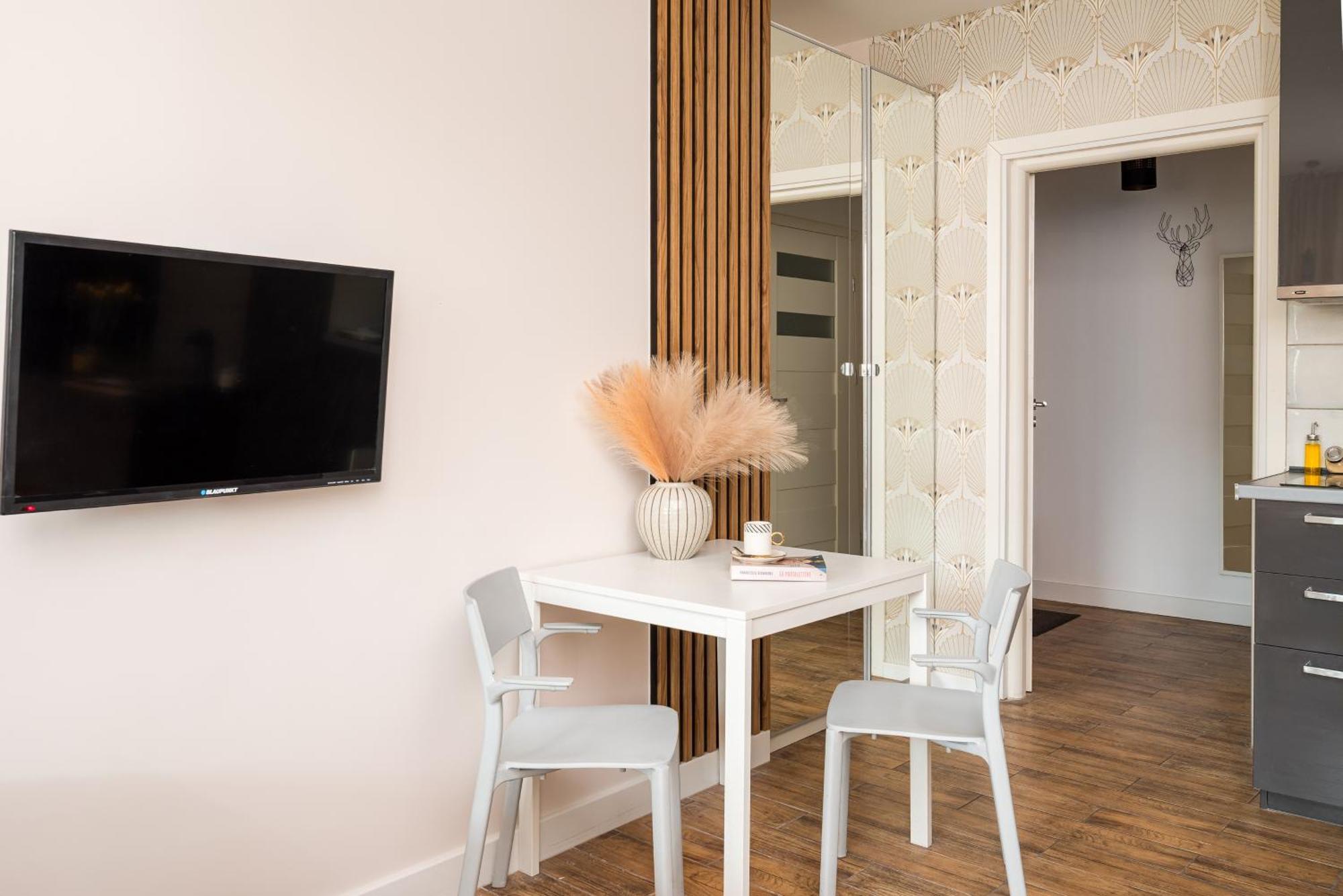 Lovely Boutique 2x1br Nearby Chopin Airport & 15 Min To Centre By Tram Warschau